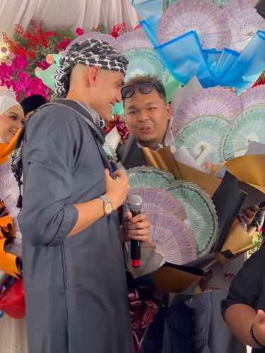 Pengantin Dapat Angpau Rp 32 Juta.