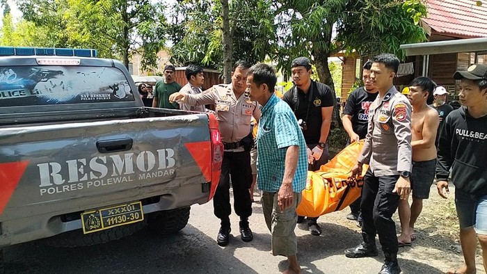 Pekerja bangunan bernama Syahrul (34) di Kabupaten Polewali Mandar (Polman), Sulawesi Barat (Sulbar) tewas tersengat listrik.
