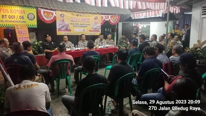 Polsek Pesanggrahan bertemu dengan warga