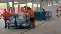 Proses selanjutnya adalah Export Inbound Line, Inbound Area dan X-Ray Area. Dalam proses tersebut, para pekerja terlihat sibuk menyortir barang yang aman untuk diekspor atau tidak aman. Contoh, barang zat kimia, barang yang mudah kebakar, dan lain sebagainya tidak boleh diekspor. 