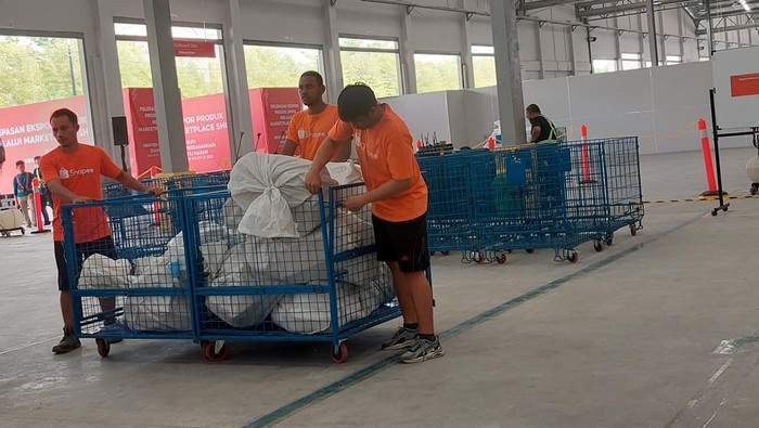 Potret Gudang Ekspor Shopee Khusus Produk UMKM