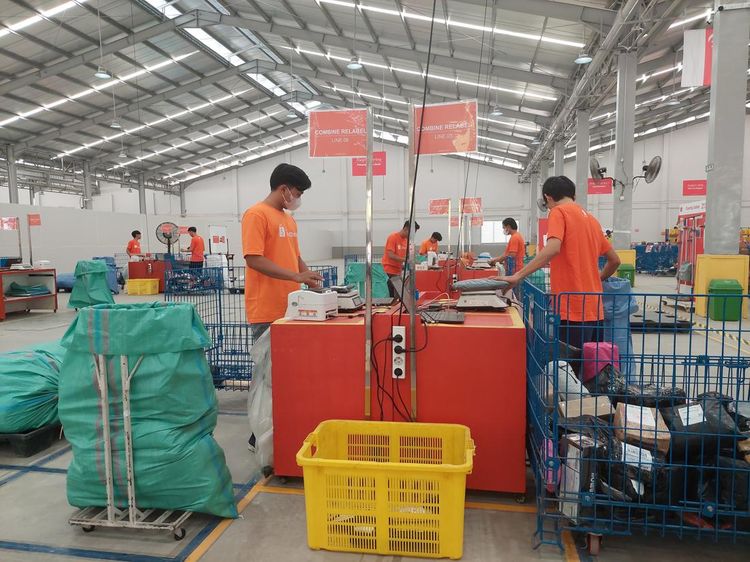 Potret Gudang Ekspor Shopee Khusus Produk UMKM