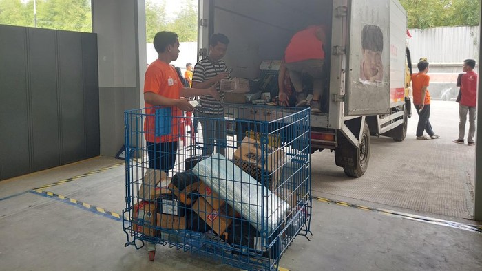 Potret Gudang Ekspor Shopee Khusus Produk UMKM Potret Gudang Ekspor Shopee Khusus Produk UMKM