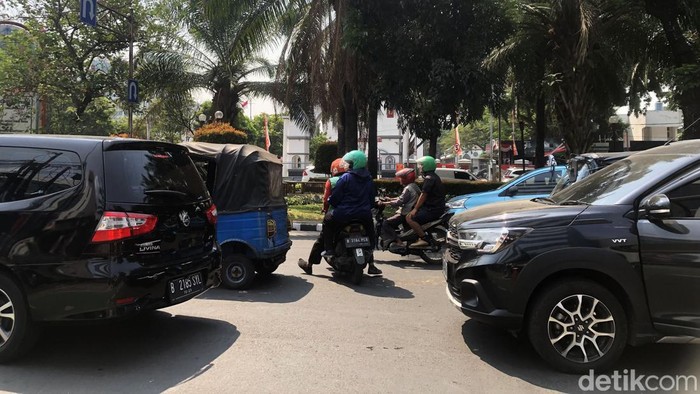 Potret Kemacetan di Jalan Kwitang Imbas Diskon Toko Buku Gunung Agung Begini kondisi kawasan Jalan Kwitang, Jakarta, Rabu (30/8/2023) pukul 13:50. Kemacetan ini dikarenakan banyak yang parkir di depan Toko buku Gunung Agung.