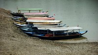 Sejumlah perahu nelayan bersandar di pinggir Waduk Cacaban yang airnya mulai menyusut di Desa Karanganyar, Kabupaten Tegal, Jawa Tengah, Selasa (29/8/2023). 
