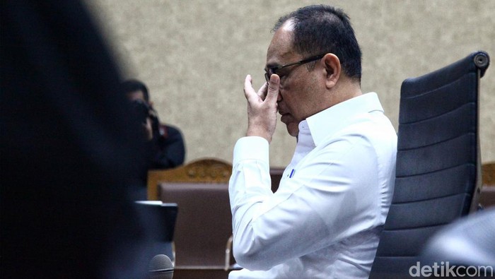 Mantan pejabat Ditjen Pajak Kementerian Keuangan Rafael Alun Trisambodo menjalani sidang perdana kasus gratifikasi dan tindak pidana pencucian uang (TPPU) di Pengadilan Tipikor Jakarta, Rabu (30/8/2023).