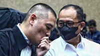 Rafael Alun merupakan mantan pejabat Ditjen Pajak Kementerian Keuangan (Kemenkeu). Jaksa mengatakan Rafael menyamarkan asal-usul penerimaan suap dengan membeli sejumlah aset hingga menanamkan modal usaha di sejumlah perusahaan.  