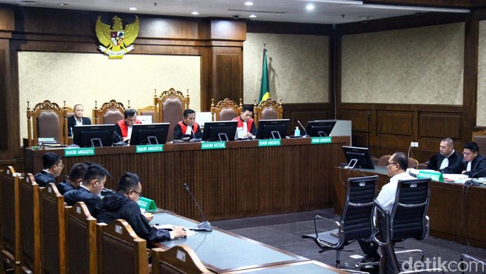 Rafael Alun Trisambodo Sidang Perdana Kasus TPPU-Gratifikasi Mantan pejabat Ditjen Pajak Kementerian Keuangan Rafael Alun Trisambodo menjalani sidang perdana kasus gratifikasi dan tindak pidana pencucian uang (TPPU) di Pengadilan Tipikor Jakarta, Rabu (30/8/2023).