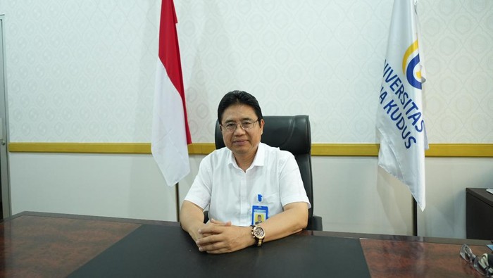 Rektor UMK, Prof Dr.Ir. Darsono.