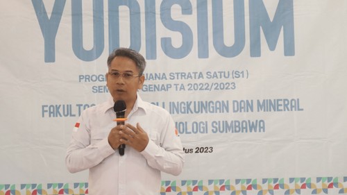 Rektor Universitas Teknologi Sumbawa (UTS) Chairul Hudaya. (Foto: Humas UTS)