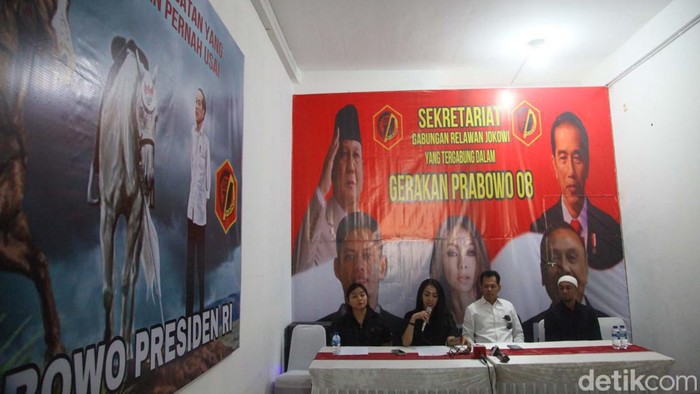 Gabungan relawan Jokowi membentuk Gerakan Prabowo 08 (GP 08). Mereka menyatakan sikap mendukung ketum Gerindra tersebut jadi capres 2024.