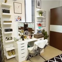 Hobi makeup, Rina mendedikasikan ruangan khusus untuk merias wajahnya. (Foto: YouTube/Trans7 Official)