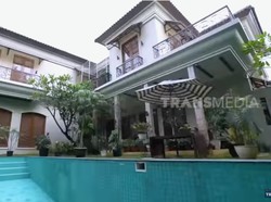 8 Potret Rumah Sementara Rina Nose, Ngontrak Tapi Tak Kalah Mewah