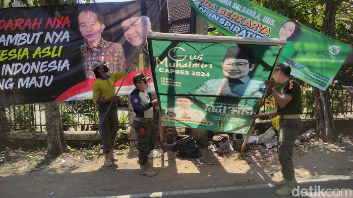 Satpol PP bersama tim gabungan tertibkan APK liar di Kota Malang