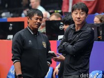 Shin Tae-yong Sempatkan Nonton Kanada vs Latvia di FIBA World Cup 2023