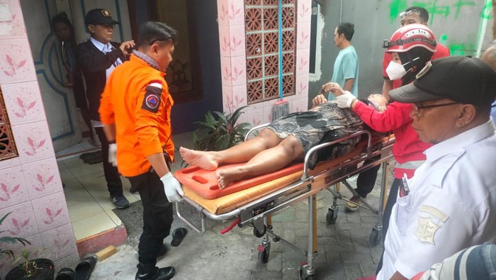 Suami di Surabaya dibacok istri