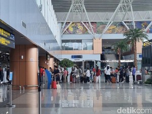 Bandara Supadio Dipadati Mahasiswa yang Hendak Merantau