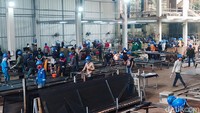Kesulitan pembuatan patung itu yakni bergelut dengan waktu yang sangat mepet hanya setahun kurang
