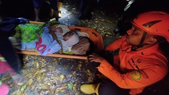 Wisatawan Wanita Asal Jakarta Hipotermia Di Gunung Gamalama Tim Sar