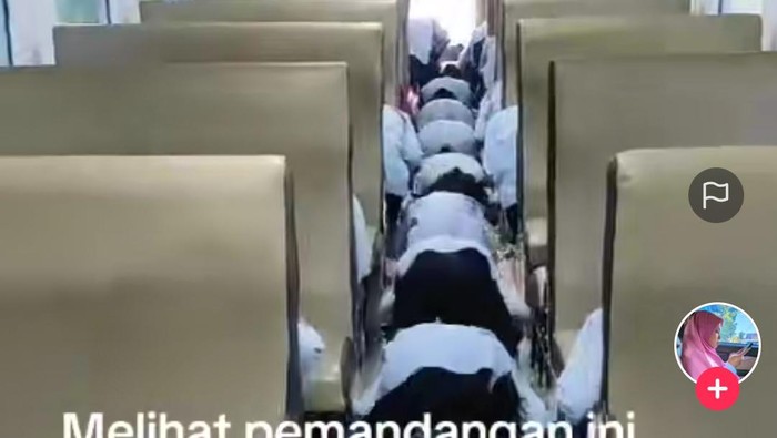 Viral siswa sd blitar salat jemaah di kereta api