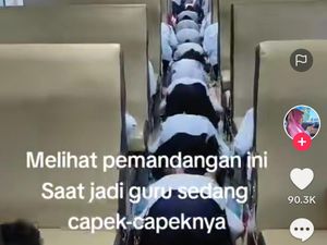 Masyaallah! Tak Mau Terlambat Salat, Siswa SD Berjemaah di Gerbong Kereta