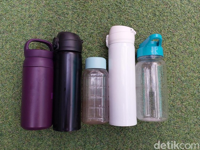 Wadah air minum.