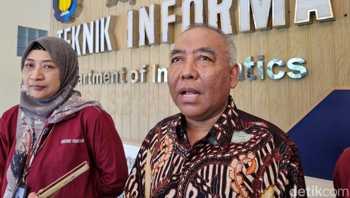 Wakil Rektor I Bidang Akademik dan Kemahasiswaan Prof Adi Soeprijanto.
