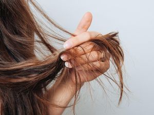 5 Bahan Alami Terbaik untuk Mengatasi Rambut Rusak