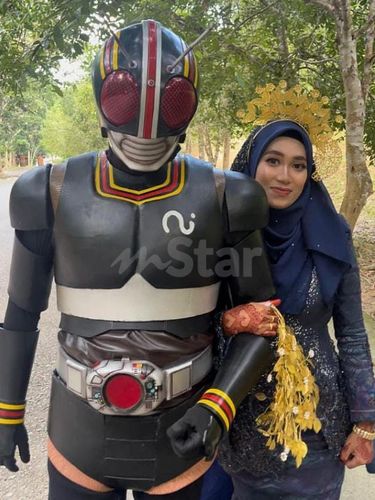 Viral Pengantin Pria Dandani Ayah Mertua Jadi Power Rangers di Pernikahan