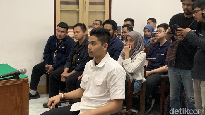 Aditya Hasibuan saat pembacaan vonis di PN Medan. (Raja Malo Sinaga/detikSumut)
