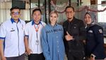 Gaya Agnez Mo Urus e-KTP Sendiri yang Jadi Sorotan
