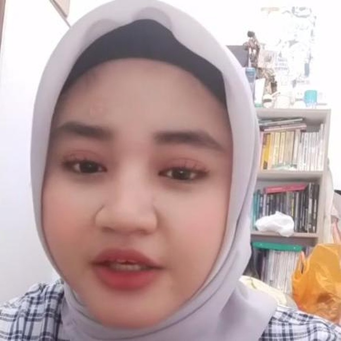 Alifia yang curhat nyaris menjadi korban penipuan di mal dengan modus ngaku asal Malaysia tanya pameran lukisan.