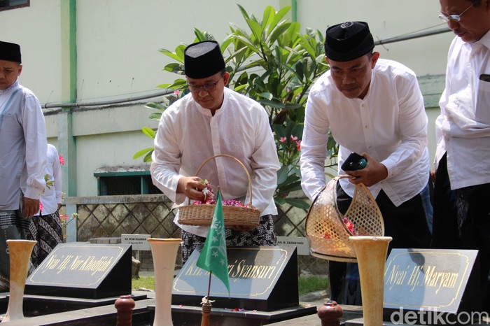 Anies Ziarah Ke Makam Ayah Cak Imin Sinyal Duet Di Pilpres 2024 Menguat