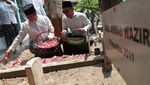 Momen Anies Ziarah ke Makam Pendiri NU di Tebuireng