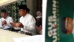 Momen Anies Ziarah ke Makam Pendiri NU di Tebuireng