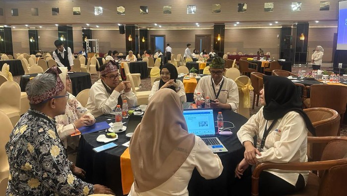 ASPIKOM Gelar Rakornas, Sosialisasi Lamspak hingga Akreditasi Internasional ASPIKOM menggelar Rakornas di Pekanbaru. Selain Rakornas, PP juga mengadakan sosialisasi pengurusan jabatan fungsional, Lamspak dan Akreditasi Internasional, Kamis (31/8/2023).