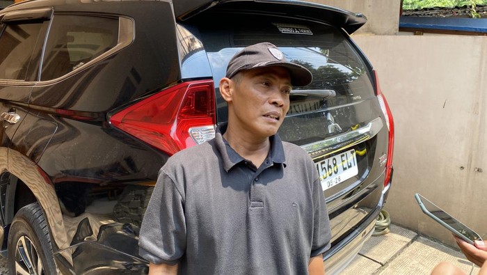 Ayah dari  Rifki Azis Ramadan (23), Bakti Ajis Munir.