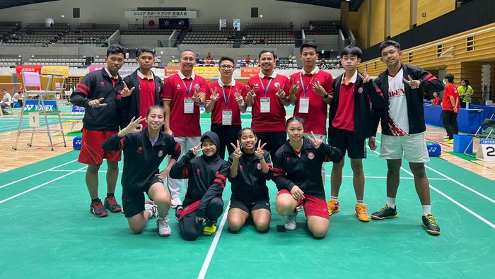Tim junior Indonesia berhasil meriah hasil memumpuni di ajang Asia. tin junior bulutangkis meraih predikat runner-up.