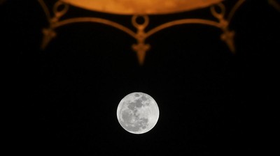 Penampakan Super Blue Moon di Langit Lombok