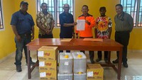 PT Freeport Indonesia (PTFI) menyerahkan 520 kilogram bahan makanan berupa kornet, sarden, dan minyak goreng guna melengkapi bantuan Pemerintah Kabupaten (Pemkab) Mimika menjadi 2,5 ton bahan makanan.  