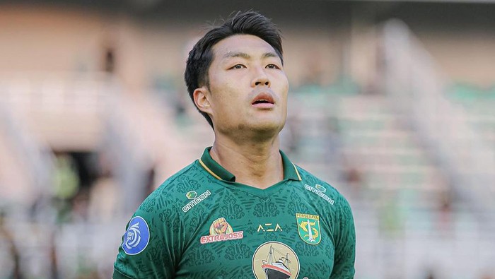 Gelandang Persebaya asal Singapura Song Ui-young
