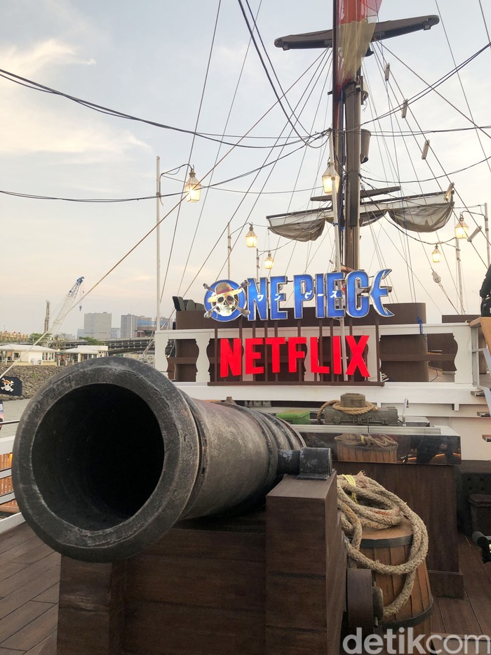 Suasana kapal Going Merry yang dipamerkan jelang perilisan live action One Piece.