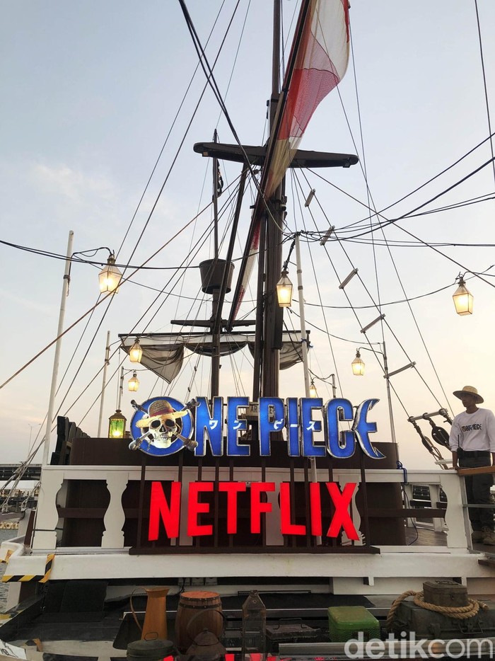 Going Merry Suasana kapal Going Merry yang dipamerkan jelang perilisan live action One Piece.