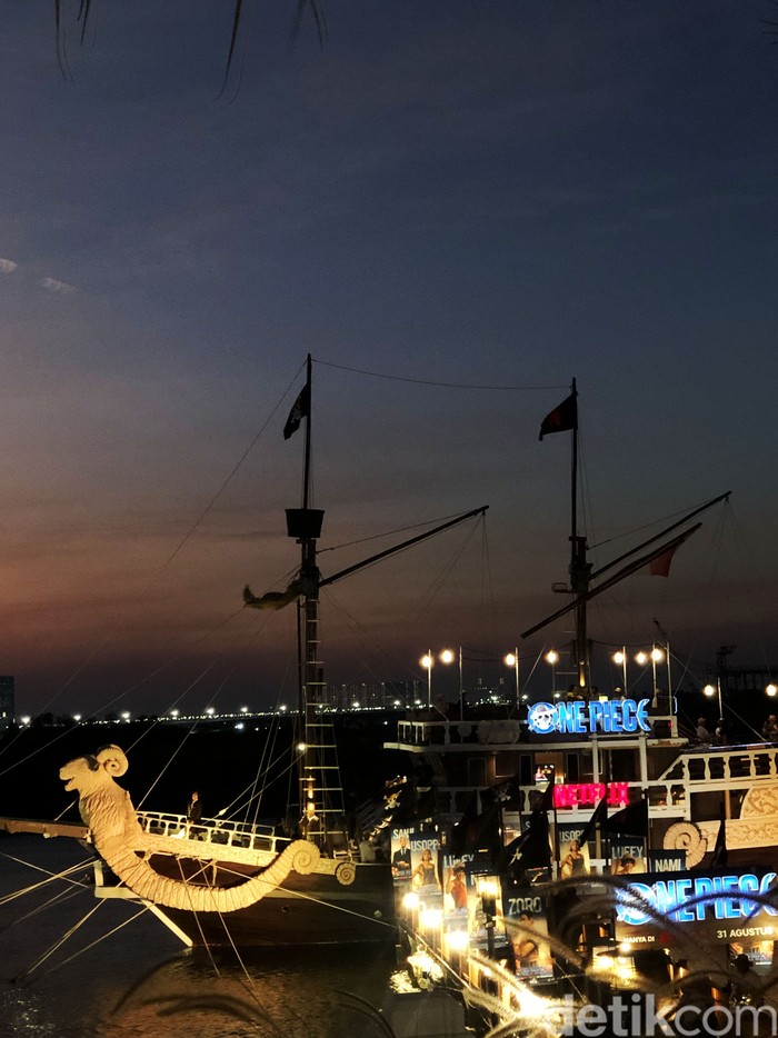Suasana kapal Going Merry yang dipamerkan jelang perilisan live action One Piece.