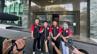 Pemohon lainnya, La Ode Surya Alirman berharap hak imunitas advokat diperluas maknanya, dengan tidak hanya berlaku saat dituntut di pengadilan.  