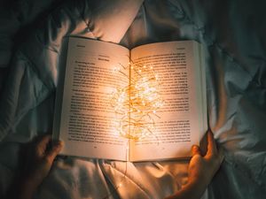 8 Novel Terbaik Sepanjang Masa, Relate Banget Sama Kehidupan Sosial