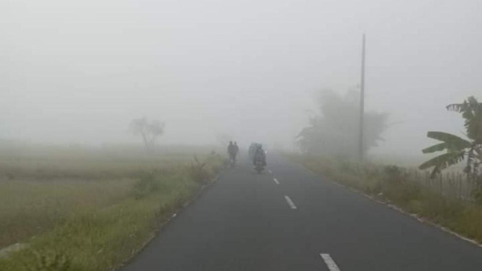Kabut tebal di kawasan Sleman, Kamis (31/8/2023) pagi.