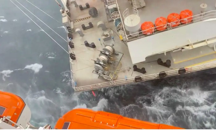 Kapal pesiar P&O tabrakan dengan kapal tanker