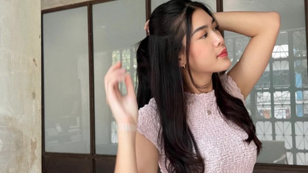 8 Gaya Kayra Miendra Putri Sambung Tora Sudiro yang Beranjak Dewasa