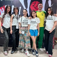 Kayra Miendra juga ikut mencuri atensi saat hadir dalam acara Bahkan Voli pada akhir pekan kemarin. Ia turut mendukung sang ayah, Tora Sudiro, yang ikut bermain voli. Foto: Instagram @t_orasudi_ro